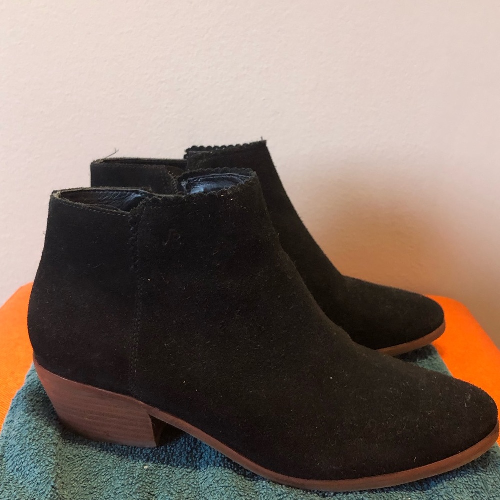 Jack rogers black booties 7.5 scalloped detail